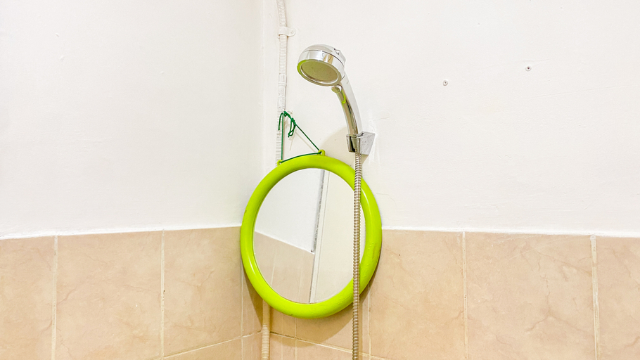 Bathroom 5, Modern Look 2BR at Green Bay Pluit Apartment By Travelio, Jakarta Utara