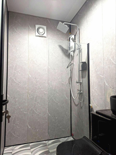Bathroom 3, The Wave, Prey Nob