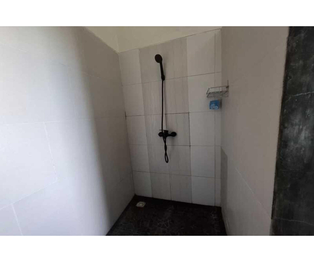 Bathroom, Capital O 94274 Homestay Balimoelih, Yogyakarta