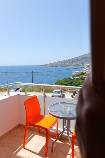 Others 5, Hotel Sherifi, Sarandës