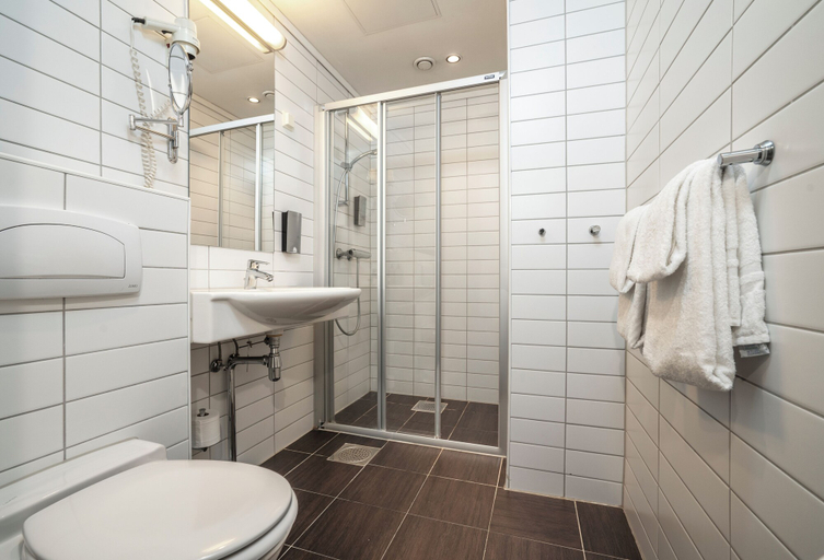 Bathroom 5, Thon Hotel Kristiansand, Kristiansand