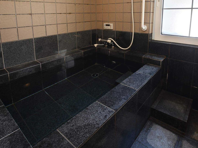 Bathroom 3, Aara Wakka, Hachimantai