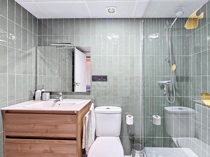 Bathroom 3, El Campello Beach Apartments, Alicante