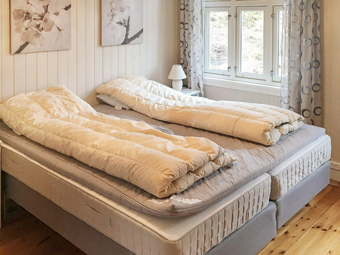 Bedroom 2, person holiday home in Hovag, Lillesand