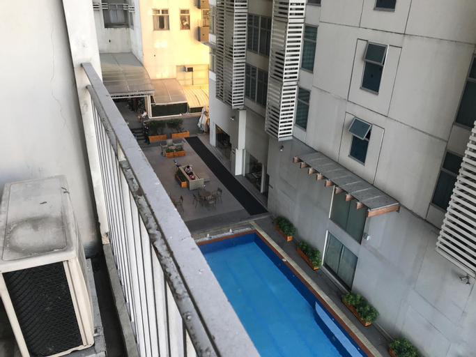 Exterior & Views 11