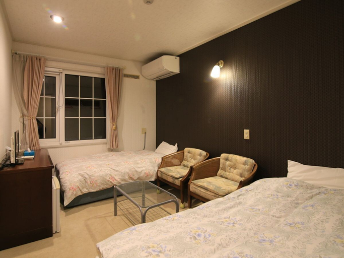 Bedroom 2, Aara Wakka, Hachimantai