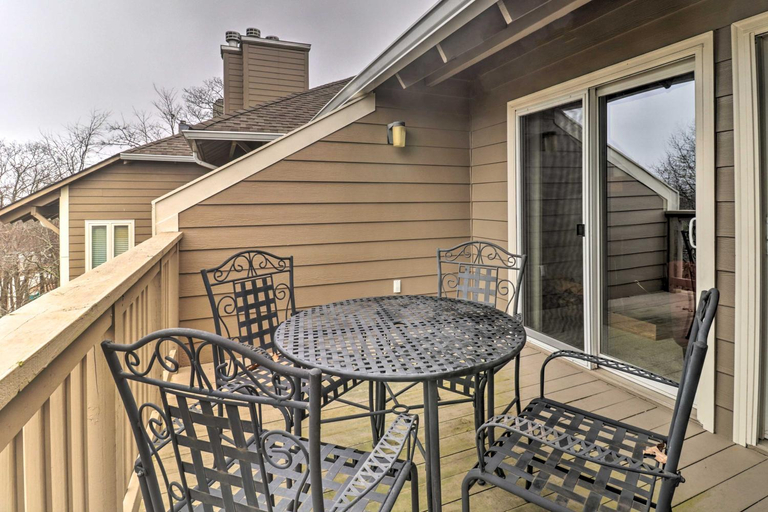 Others 5, Wintergreen Resort Retreat w/ Skiing Access!, Nelson