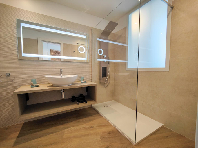 Bathroom 3, Galleria Roma Art Guesthouse, Oristano