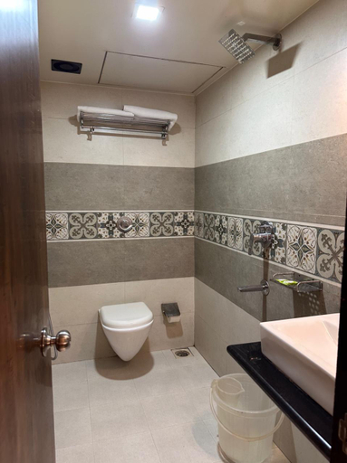 Bathroom 2, Hotel Atlas Plaza by Bizzgrow Hotels, Mumbai Suburban