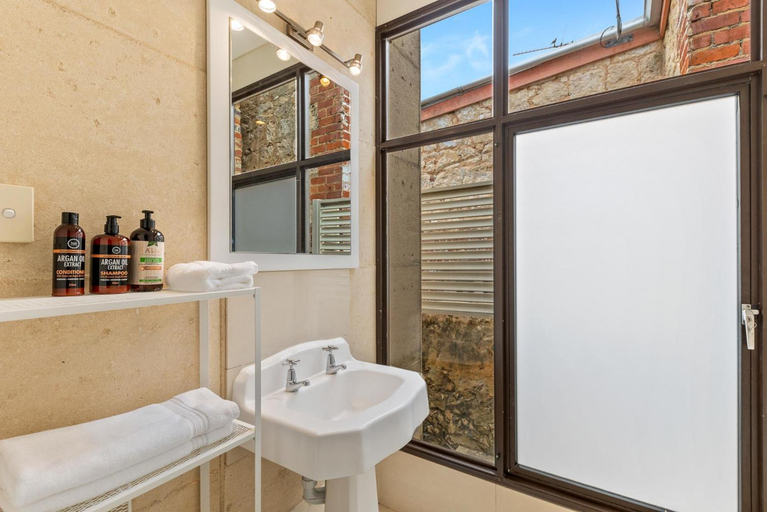 Bathroom 5, KING44 - King Charming, East Fremantle