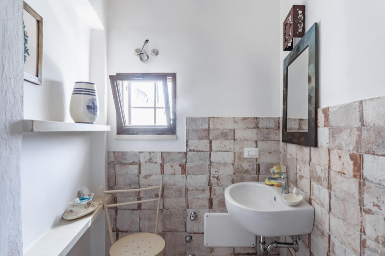 Bathroom 3, GuestHost - Corte 14 15 - Apartments with terrace and pool, Lecce