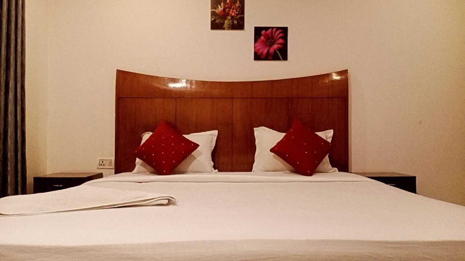 Bedroom 3, Deepak Hotel, Meerut