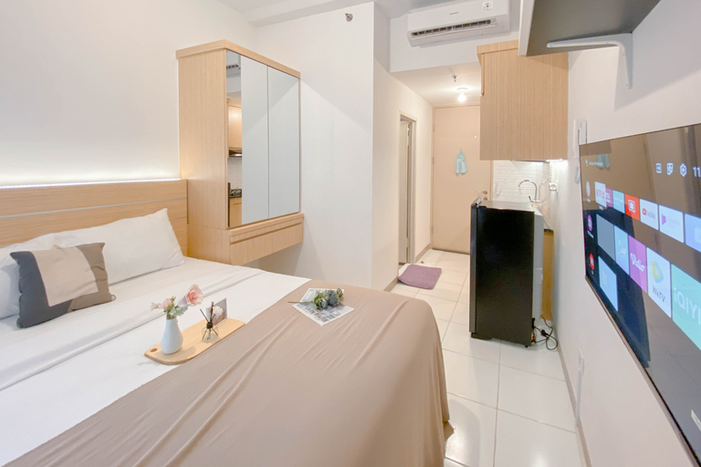 Bedroom 2, Comfy and Enjoy Studio Room at Tokyo Riverside PIK 2 Apartment By Travelio, Tangerang