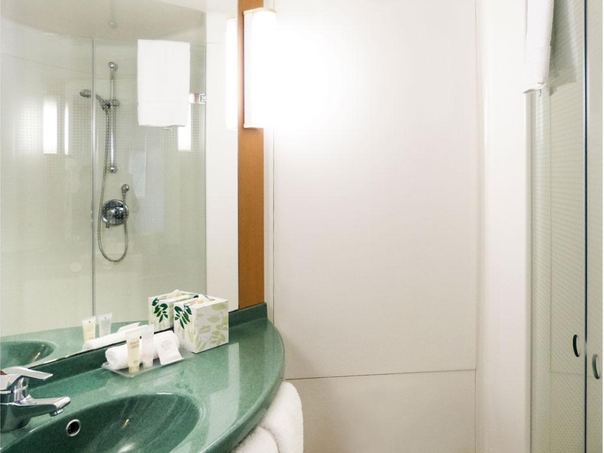 Bathroom 17