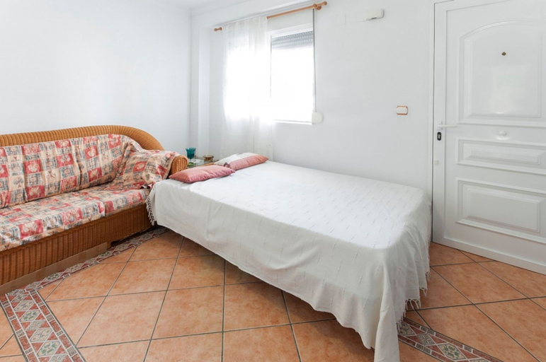 Room 4, Llam Ntol in Oliva With 3 Bedrooms and 1 Bathrooms, Valencia