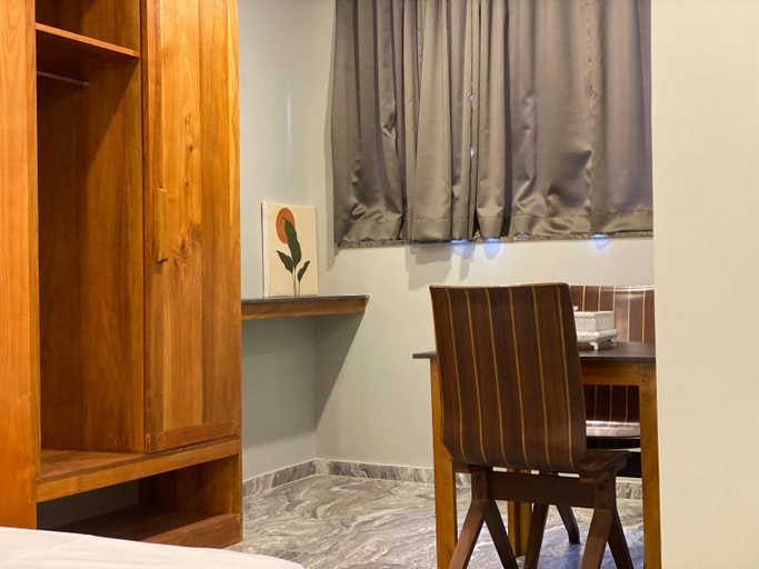 Others 5, Luxe Inn, Kannur