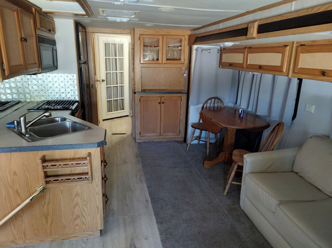 Others 4, Vigilante Inn Covered Wagon, Cochise