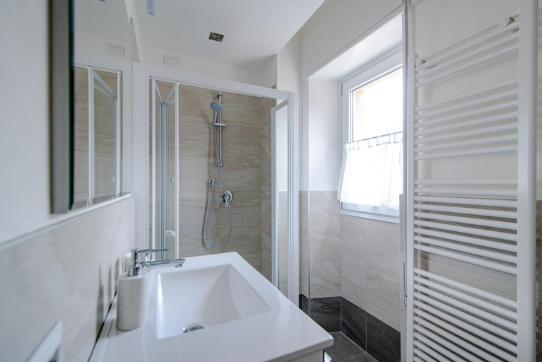 Bathroom 2, Casa Above George, Como