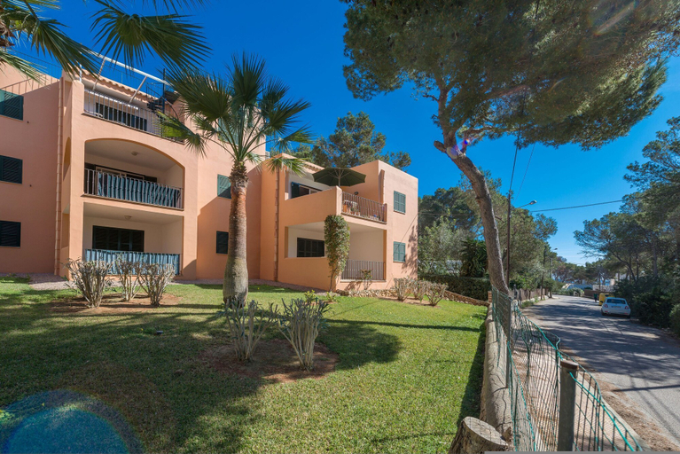 Room 4, Burgit in Santa y With 2 Bedrooms and 1 Bathrooms, Baleares