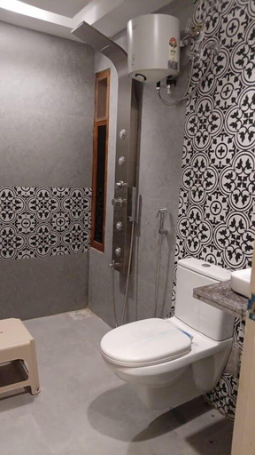Bathroom 4, Jaithri Hotel and Event Center, Tiruvannamalai