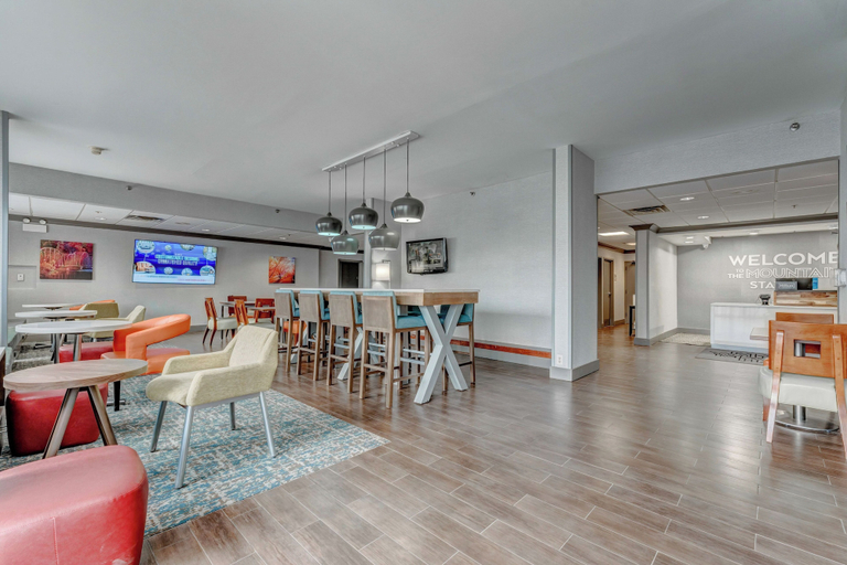 Food & Drinks 5, Hampton Inn Morgantown, Monongalia