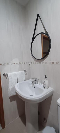 Bathroom 3, Residencial Luso Brasileira, Matosinhos
