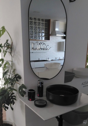 Bathroom 4, Kalemi's Beachside Hotel, Sarandës