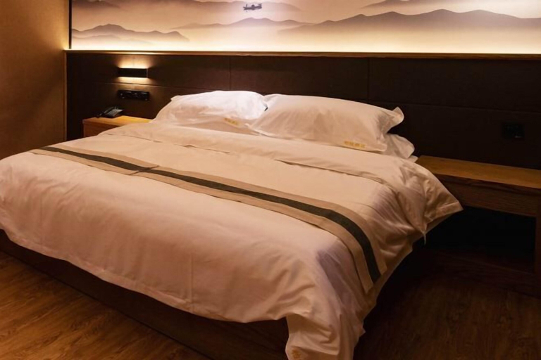 Bedroom, Haiyan Baimei Hotel, Jiaxing