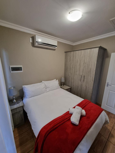 Bedroom 2, The Cape Lodge, Siyanda