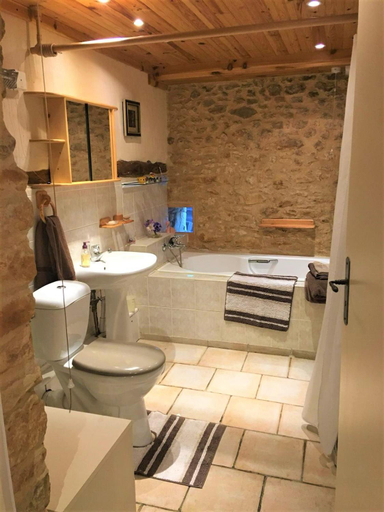 Bathroom 3, Chambres d'hotes Les Coustilles, Dordogne