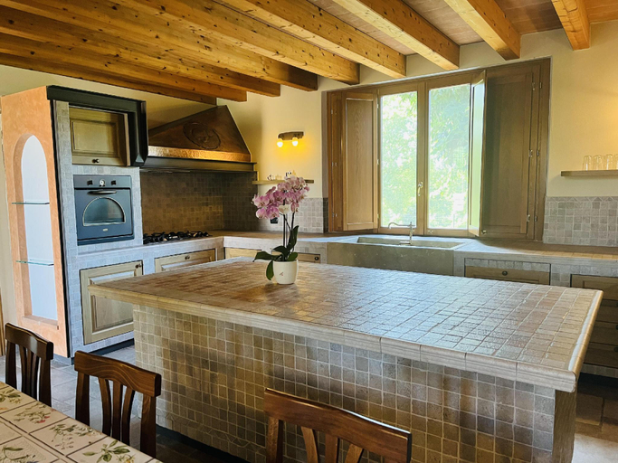 Others 4, Il Borgo fra i laghi, Mantua