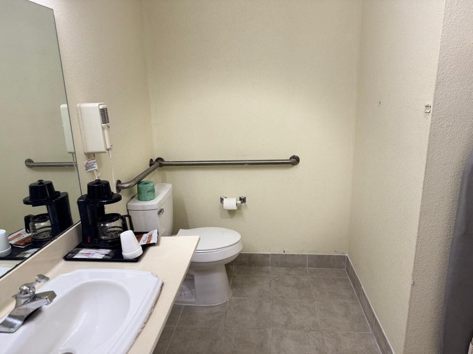 Bathroom 3, Budget Inn By Belvilla St George I-95, Dorchester