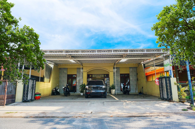 Exterior & Views 2, Super OYO Flagship 90723 Berlima Guest House Syariah, Malang