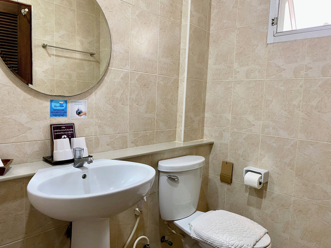 Bathroom 10