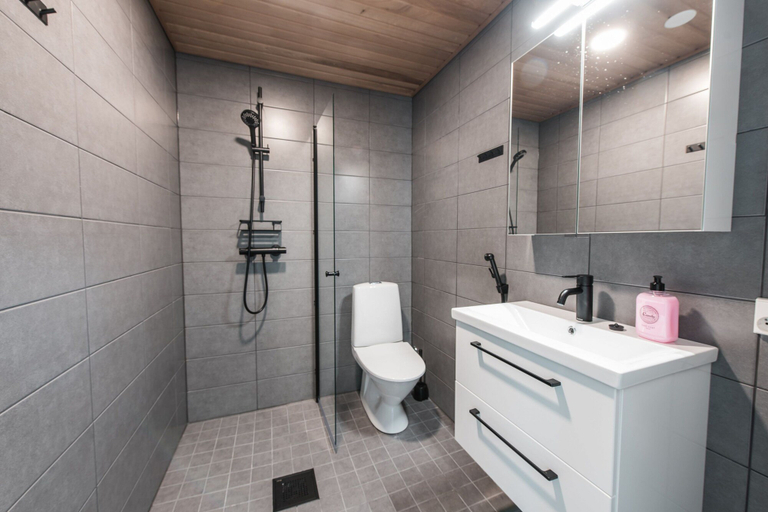 Bathroom 3, Forenom Serviced Apts Vantaa Koivuhaka, Uusimaa
