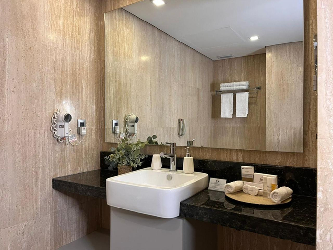 Bathroom 4, Eurobuilding Express Maracay, Girardot