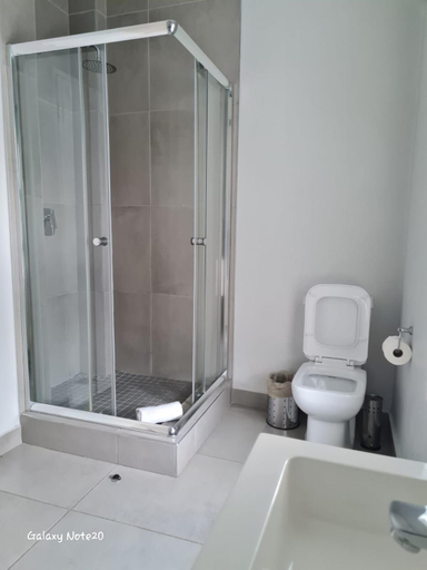 Shower 3, Tripleg Apartments 5, City of Johannesburg