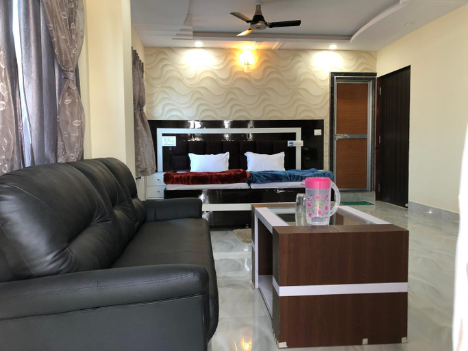 Others 3, Hotel The Heaven, Muzaffarpur
