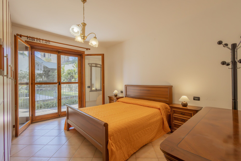 Room 5, Spacious Apartment With Terrace by Wonderful Italy, Imperia