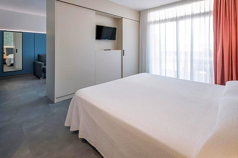 Bedroom 2, Aparthotel Marinada, Tarragona