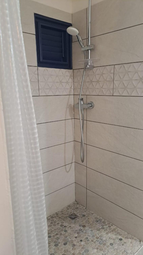 Bathroom 2, Baie du Galion, La Trinité