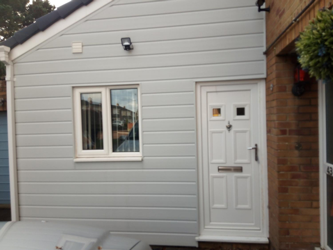 The Annexe, Poole