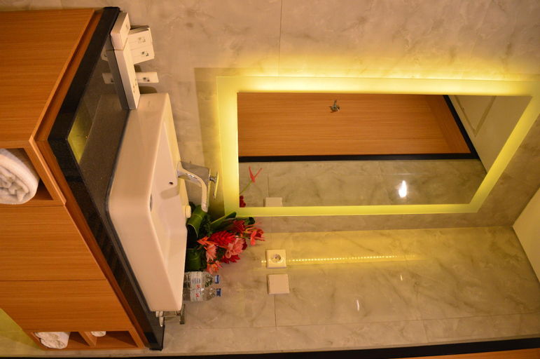 Bathroom 10