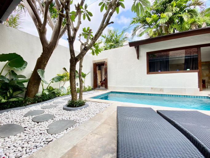 Swimming Pool 13