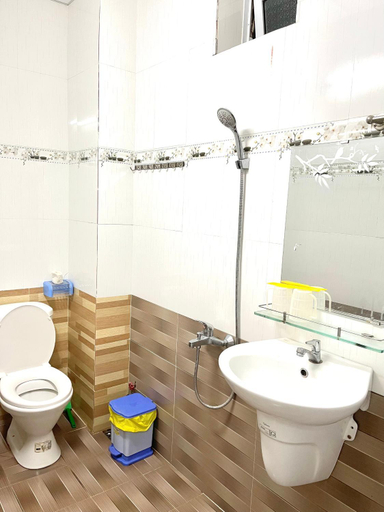 Bathroom 2, Nha Nghi Hai Yen, Long Điền