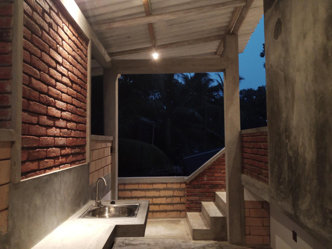 Others 5, The Brick Wonder, Habaraduwa
