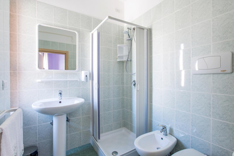 Bathroom, Le Bouganville, Foggia