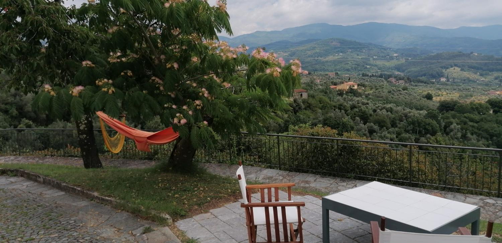 Others 5, Betta B&B, Pistoia