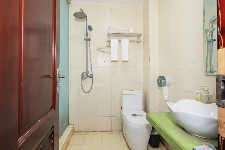 Bathroom 3, Yongzhou Haolaiwu Riverview Hotel, Yongzhou