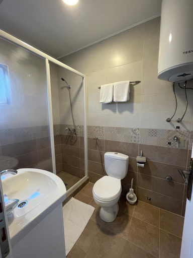 Bathroom 3, Luna Apartments